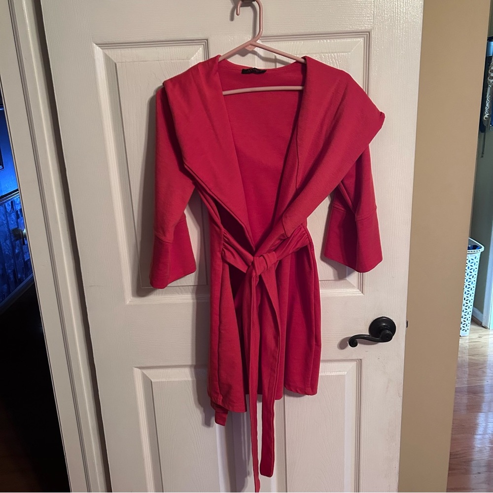 Mid thigh length hooded jacket from Xtaten size medium